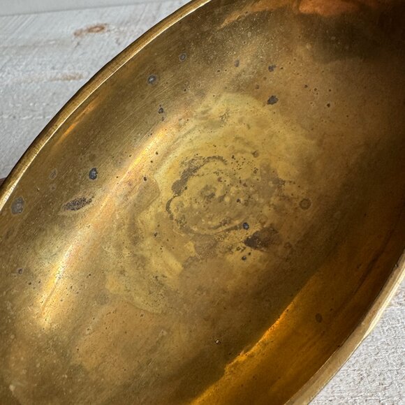 Small Vintage Brass Raised Decorative Swooped Bowl - Picture 7 of 11